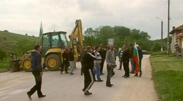 Животновъди блокираха пътя Пловдив-Стрелча