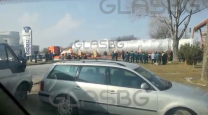 ВИДЕО: 30-метрово ремарке шашна пловдивчани, задръсти Голямоконарско