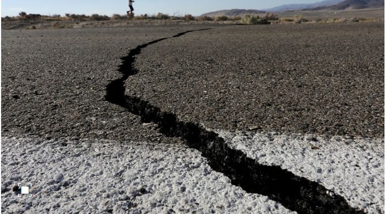 18-километрова пукнатина зейна след земетресението в Калифорния! Вижте я!