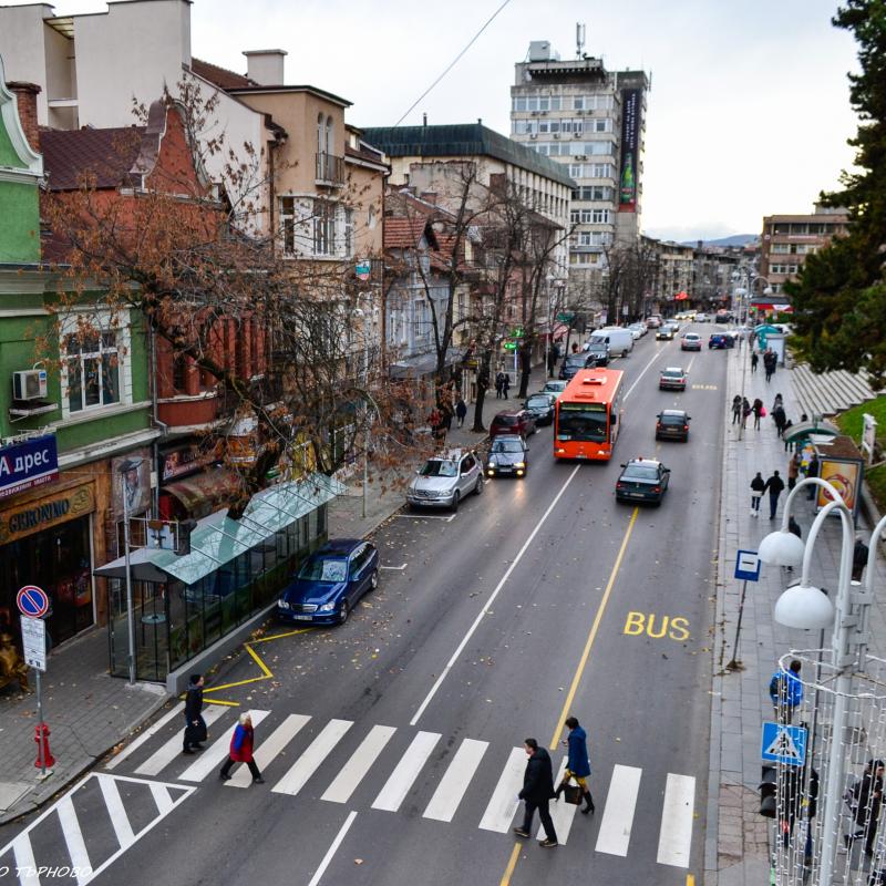 Натоварен е трафикът по основните улици и булеварди във Велико Търново в сутрешните часове