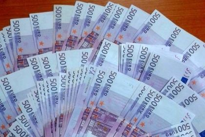 Стотици хиляди контрабандно евро в тузарско возило откриха на Калотина