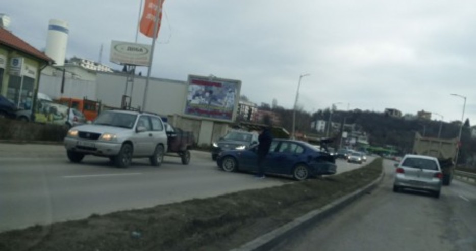 Тежка катастрофа затруднява движението в района на варненския затвор