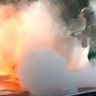 86-годишна баба се спаси по чудо от пожар, изгоря цялата й къща посред нощ