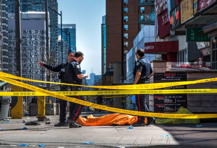 Ужасяващи подробности от Торонто: Убиецът бил женкар и умишлено карал по тротоара, за да гази наред!