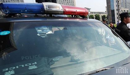 ЕКШЪН В ИСПАНИЯ! Застреляха мъж опитал да нахлуе с нож в полицията