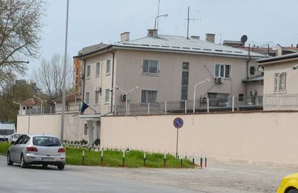 Затворник се наяде с пирони след гладна стачка в Пловдив