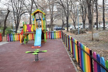 Тотев открива нова детска площадка в Пловдив