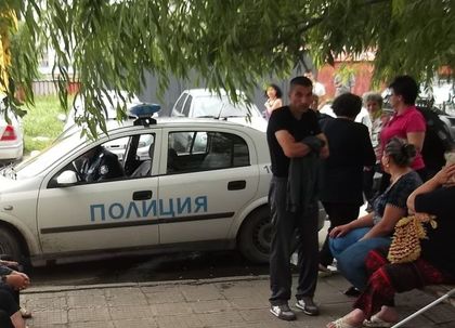 Поредно безчинство! Двама роми потрошиха от бой непълнолетно българче във Видинско!