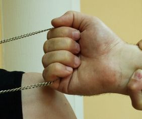 Арестуваха мъж от Труд за грабеж на златари