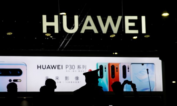 Търговията с Huawei в САЩ продължава през 