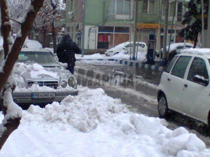 СНИМКИ: Как се оцелява в преспите на ул.