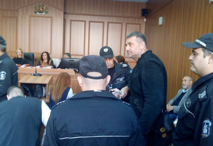 ВИДЕО: Делото срещу Райфъла с кървища и поръчки, Весо Тъпото култов в съда