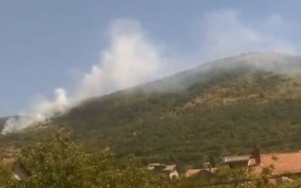 Пожар над Марково, местните жители се включиха да помагат