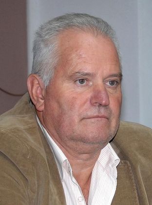 Археологът Костадин Кисьов с почетния знак на Пловдив