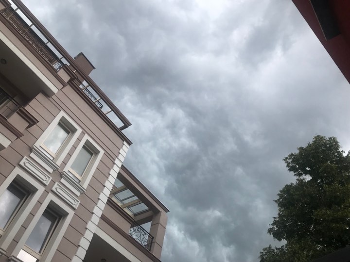 ОПАСНОСТ! Голяма градоносна буря връхлита Пловдив до минути!
