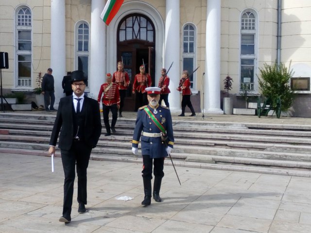 Княз Фердинанд обяви свободна България от пл. „Централен”
