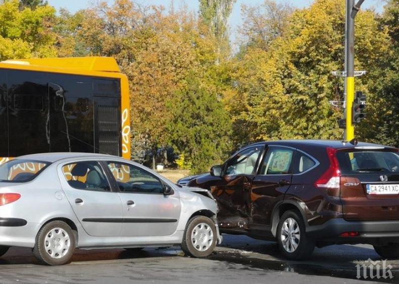 Старец зад волана вкара 4-годишно дете в болница