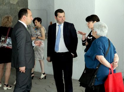 Оставки след рокадите в