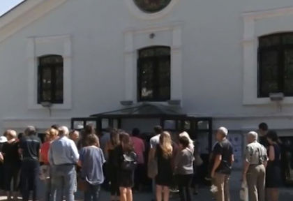 Покъртителни КАДРИ от погребението на починалата в Сливен родилка Ренета