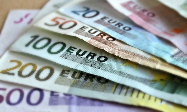 Пенсионер да си в Гърция! Връщат им до €8 000 от удръжки