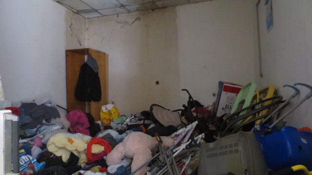 Семейството в Коматево живеело като къща на ужасите (СНИМКИ)