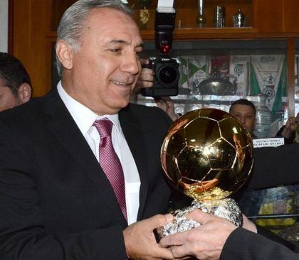 На Олимп са само боговете. Той е Бог