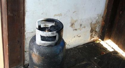 Газова бутилка се взриви в къща на мъж, пострадалият почина в УМБАЛ