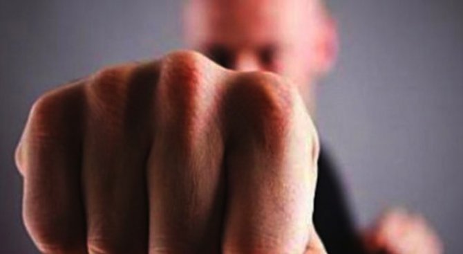В Атина пребиха мъж заради тениска с македонски надпис