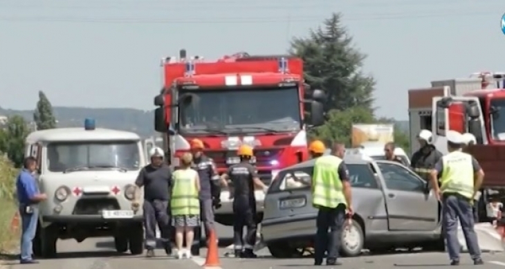 От последните минути: Шофьор изхвърча от Е-79, автомобилът му е в пламъци!