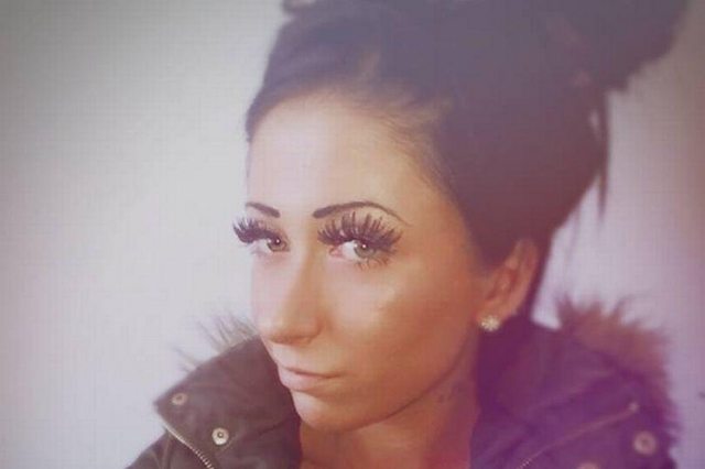 Младо момиче се гаври с приятеля си до смърт, а после му се обясни във вечна любов във Фейсбук (СНИМКИ)