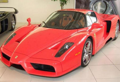 Продава се Ferrari Enzo на легендата Михаел Шумахер (СНИМКИ)