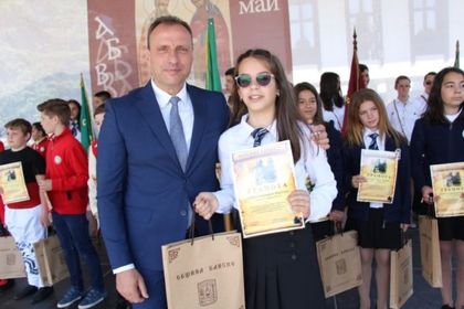 Благоевград: Банско отново посрещна Деня на българската просвета и култура и на славянската писменост под звуците на безсмъртния химн „Върви, народе възродени“