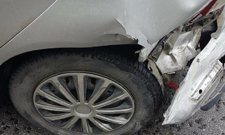 ЕКСКЛУЗИВНО! Млад шофьор изпусна завой и се завъртя на пътя за Банско (СНИМКИ)