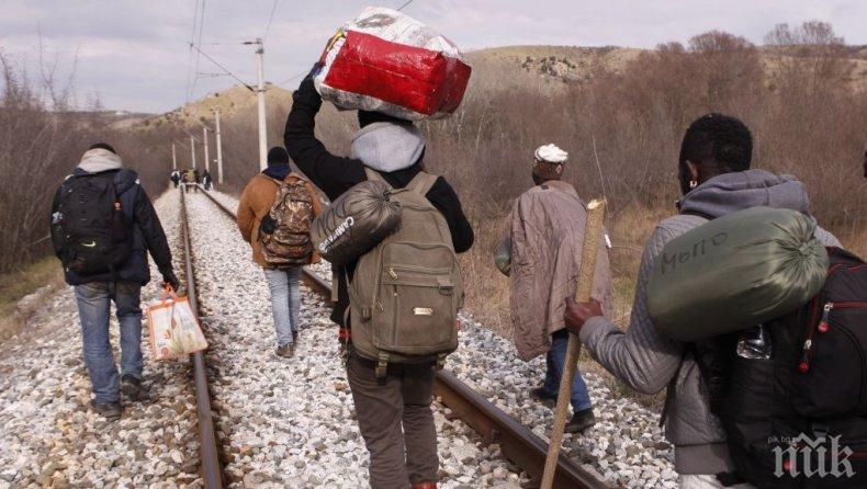 Задържаха 13 нелегални мигранти в Елховско