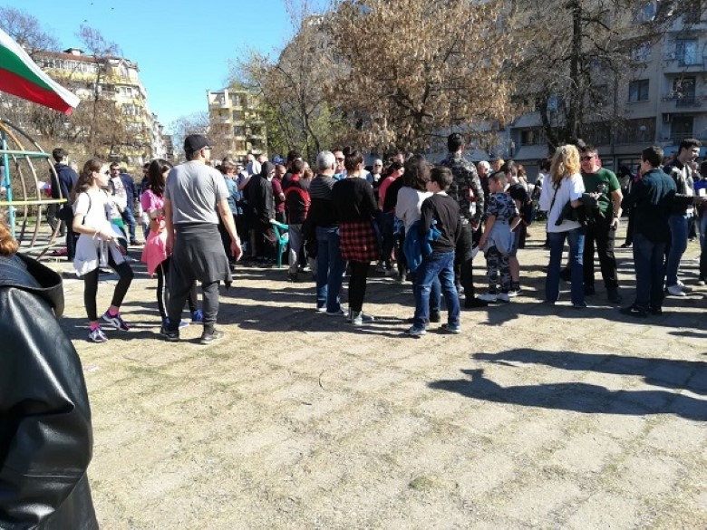 Пловдив: Жителите на кв. „Кършияка” блокират моста на Герджика в знак на протест срещу бъдещо застрояване на парк