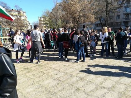 Пловдив: Жителите на кв. „Кършияка” блокират моста на Герджика в знак на протест срещу бъдещо застрояване на парк