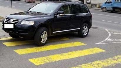 Разследват пиян шофьор, блъснал майка и бебе на пешеходна пътека в Карлово