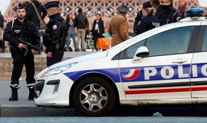 Напрежение в Париж: Евакуират площада пред Лувъра