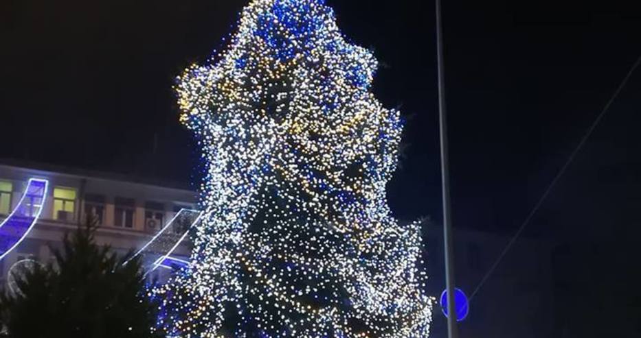 Коледната елха във Варна светва на Никулден