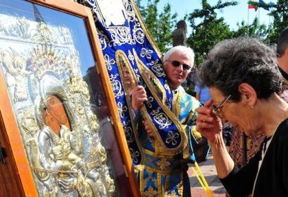 Чудотворната икона се мести в София