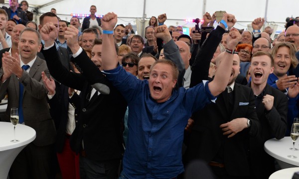 "Алтернатива за Германия" пред партията на Меркел в родната й провинция