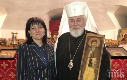 Цвета Караянчева благословена от Негово Високопреосвещенство Лео