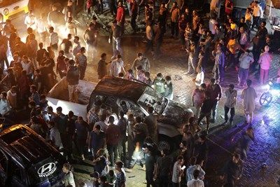Кола бомба се взриви в Сирия, близо до джамия, най-малко 13 загинали (Снимки)