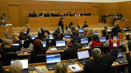 Годишният данък на такситата остава същият, шофьори готвят протести