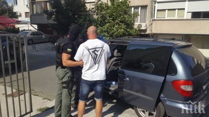 Бопаджии удариха престъпна група за наркотици в Бургас (СНИМКИ)
