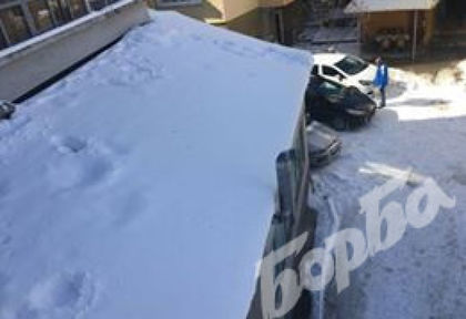 Младеж скочи от втория етаж на търновски хотел, бягайки от зли духове