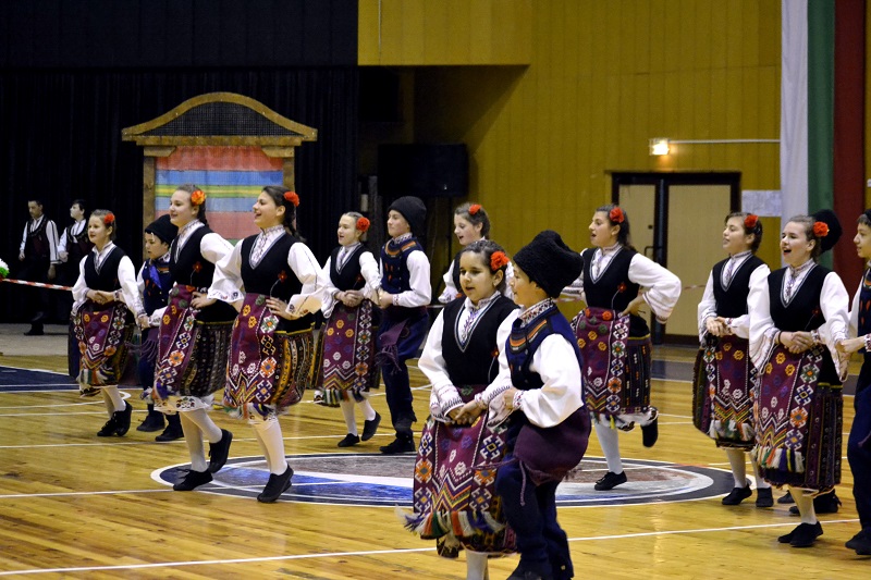 Кърджали: Магията на Балканите в песни, танци и носии оживя на сцената на читалището в село Бенковски
