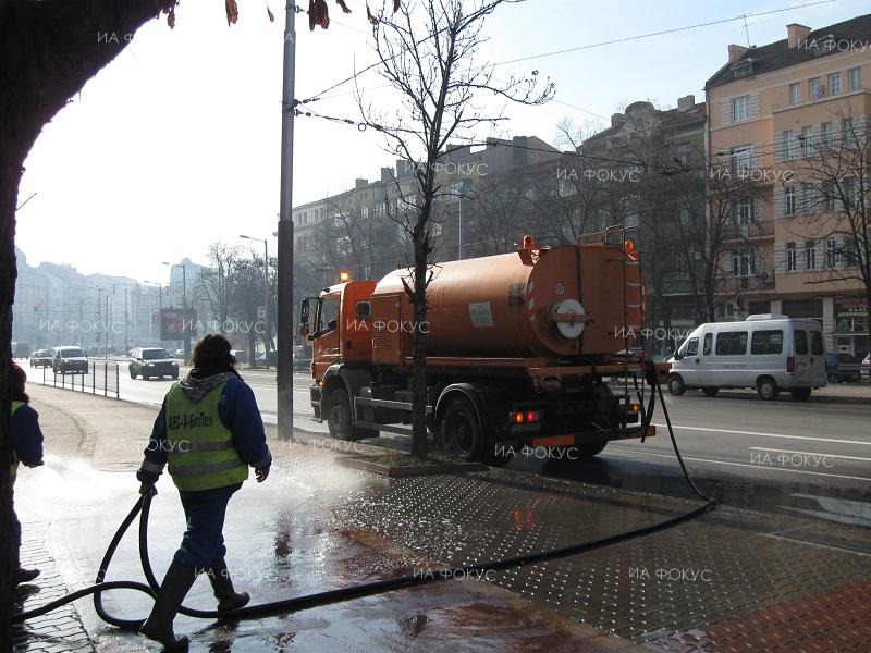 София: Продължава миенето на улици и булеварди в столицата