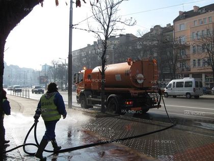 София: Продължава миенето на улици и булеварди в столицата