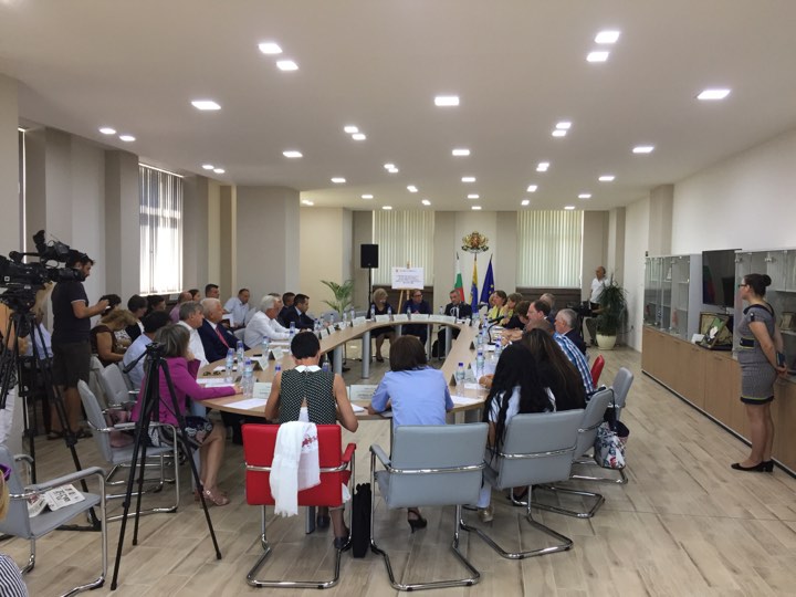 Жители на Асеновград пред Валери Симеонов: Протестите в града ще продължат (СНИМКИ)